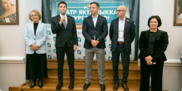 В театре им. К.Тинчурина поздравили руководителей образовательных учреждений и председателей профкома с Днем учителя